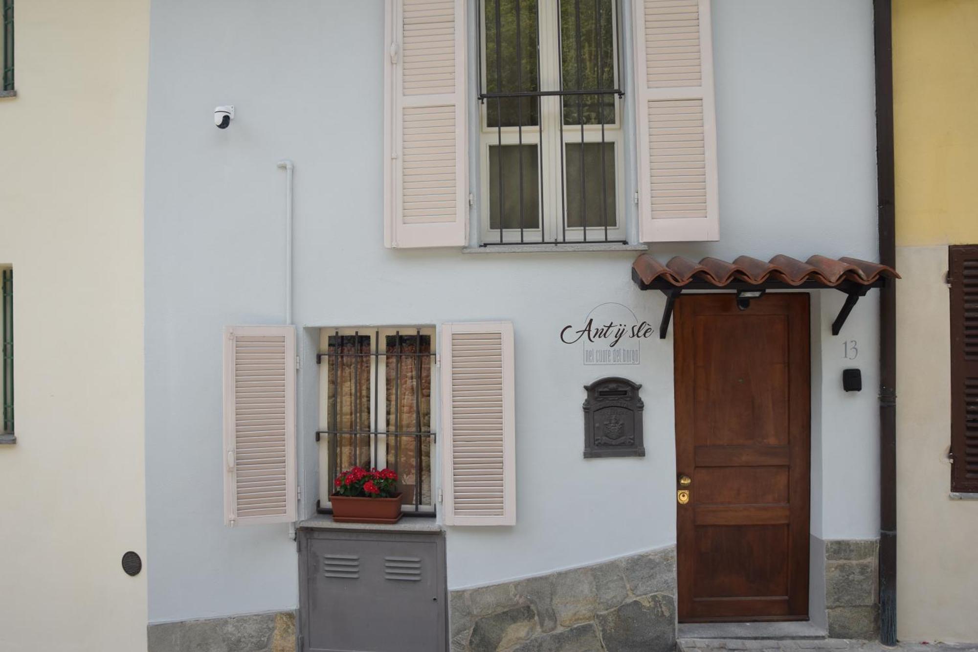 An Tij Sle - Nel Cuore Del Borgo Guarene Esterno foto