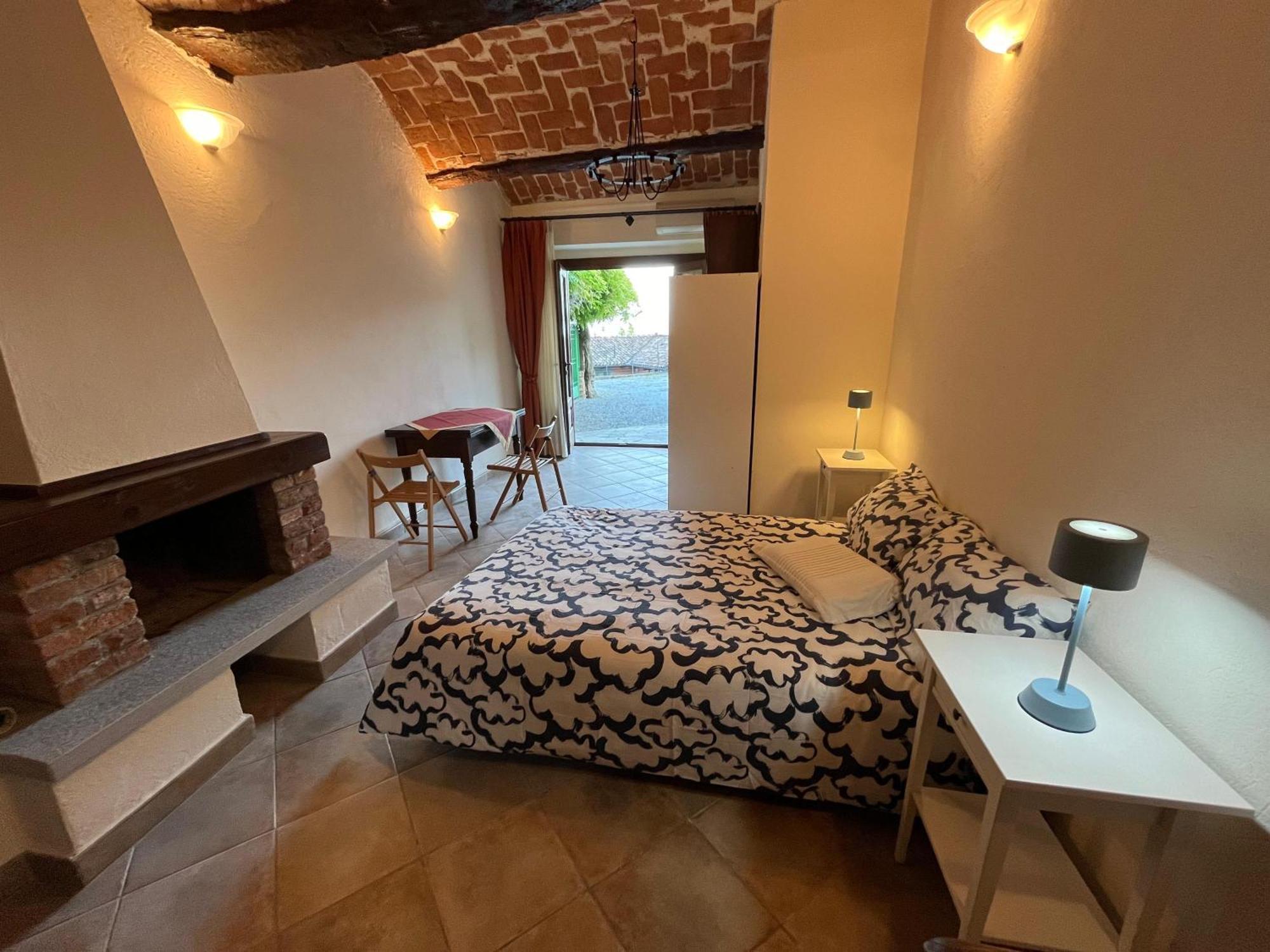 An Tij Sle - Nel Cuore Del Borgo Guarene Esterno foto