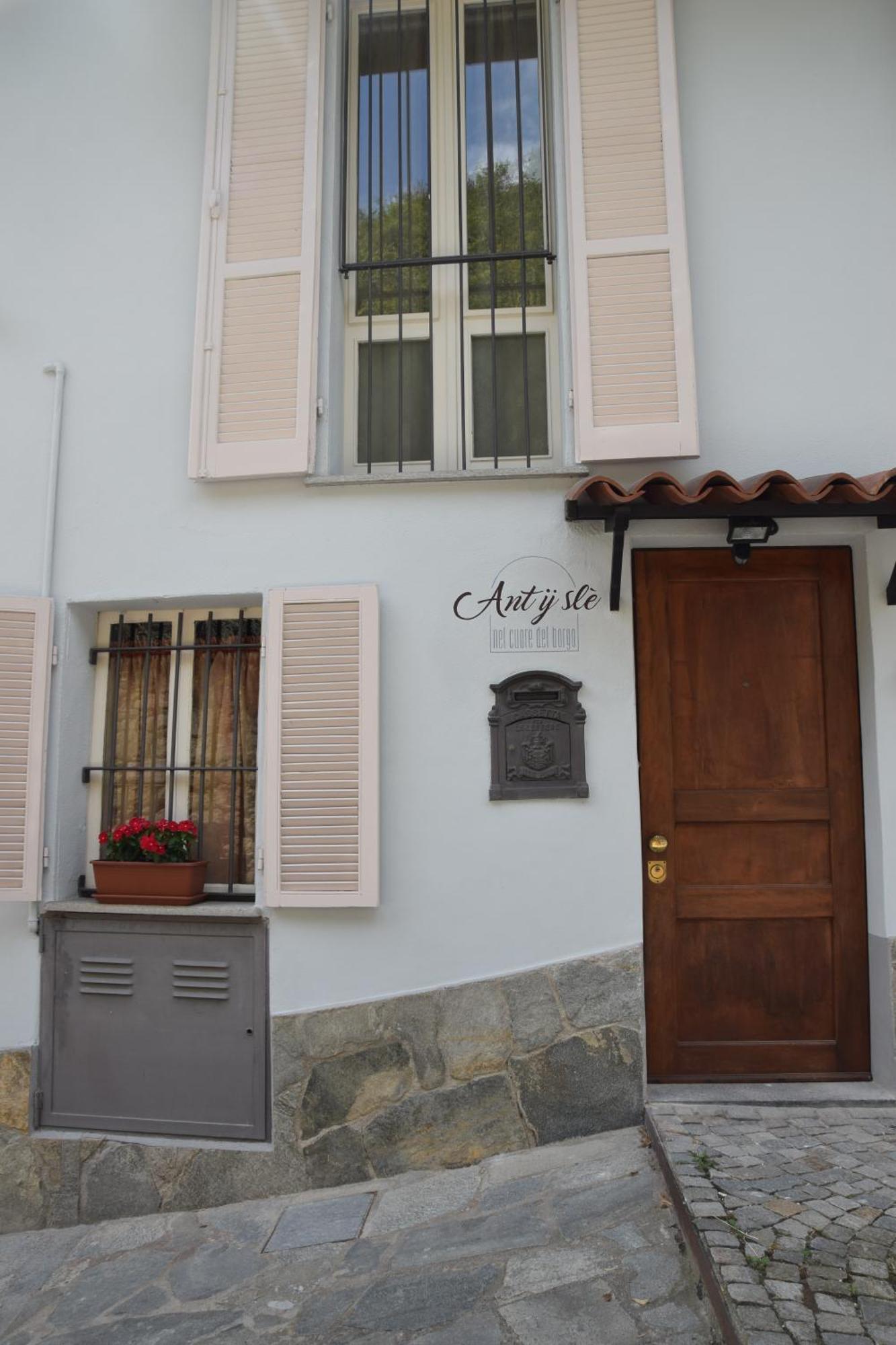 An Tij Sle - Nel Cuore Del Borgo Guarene Esterno foto