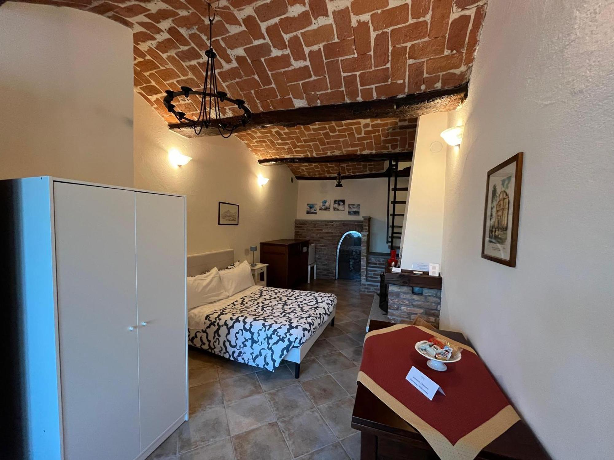 An Tij Sle - Nel Cuore Del Borgo Guarene Esterno foto
